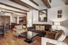 Luxury 2 Bedroom Residence In Lionshead Village - Pool, Spa More